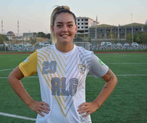 Survivor’a katılacak olan Aycan’a takım arkadaşlarından destek