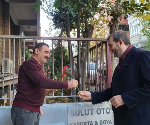 Başkan Bünyamin Demir, Güngören’de sokak sokak gezerek vatandaşların sorunlarını dinliyor