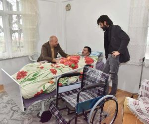 Başkan Togar’dan engellilere tekerlekli sandalye teslimi