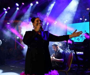 Sanatçı Tuğçe Kandemir, Dörtyol’da konser verdi