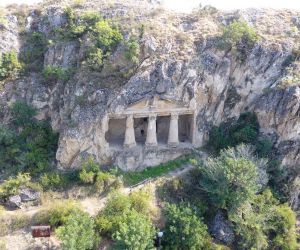 Sinop’un saklı tarihi mekanı: Boyabat Kaya Mezarları