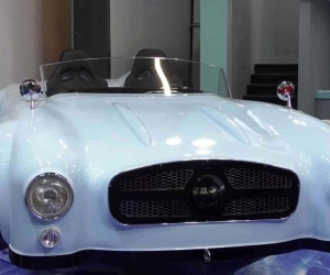 Boat Show fuarında 1960 model klasik araba ilk kez sergilenerek görücüye çıktı