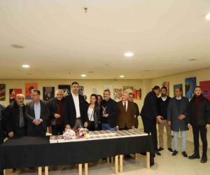 Gurbetçi yazar Kenan Taşkesen, “Aşil Topuğu” adlı kitabını Kartal’da okurları için imzaladı
