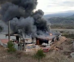 Taşova Belediye Başkanı Öztürk: “Fabrika yangını kontrol altına alındı”