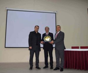 Gölbaşı Milli Eğitim Müdürü Özdemir, Besni’de okul müdürlerine seminer verdi