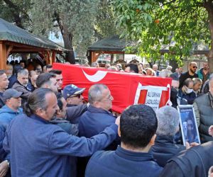Duayen gazeteci Ali Orhan, son yolculuğuna gözyaşlarıyla uğurlandı