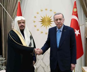 Cumhurbaşkanı Erdoğan, Suudi Arabistan Şura Meclisi Başkanı Abdullah Muhammed İbrahim Al-Sheikh’i kabul etti.