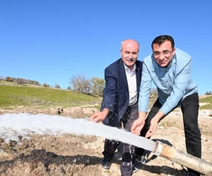 Su sıkıntısı yaşayan mahalleyi sevindiren sondaj