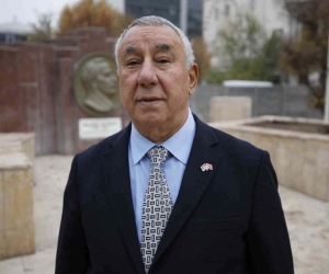 Serdar Ünsal, Dünya Azerbaycan Türkleri dayanışma gününde Karabağ’da 3 renkli Azerbaycan bayrağı dalgalanıyor