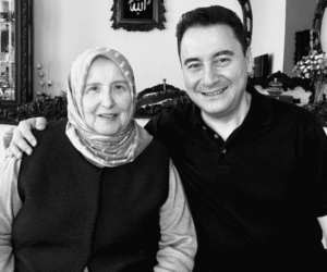 Ali Babacan'ın annesi vefat etti