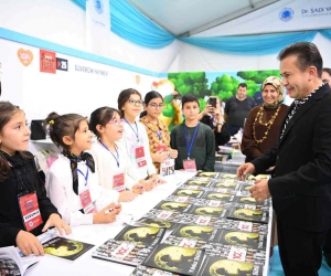 100 ilkokul öğrencisinin eseri ’Yıldız Sütü’ kitabında toplandı