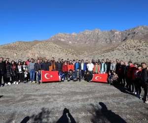 Çukurca’da Belat vadisine doğa yürüyüşü düzenlendi