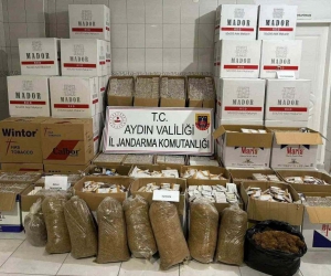 Semt pazarında kaçak sigara satarken yakalandı