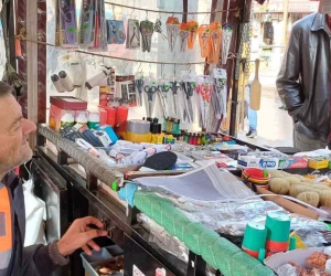 Engelli Aktaş çocukluğundan bu yana çalışıp ekmeğini taştan çıkarıyor