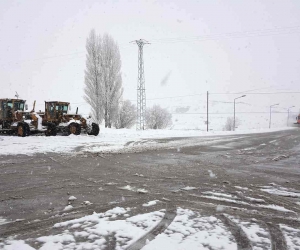 Erzincan’ın yüksek kesimlerinde kar yağışı etkili oldu