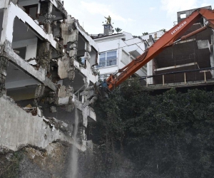 Kuşadası Belediyesi riskli yapılara geçit vermiyor