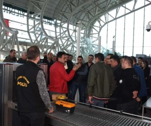 Havalimanı polislerine ve güvenlik görevlilerine eğitim