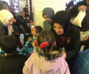 Gazi ve şehit aileleri depremzede öğrenci ve öğretmenleriyle buluştu