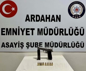 Ardahan’da ruhsatsız silah ve uyuşturucu operasyonu: 3 gözaltı