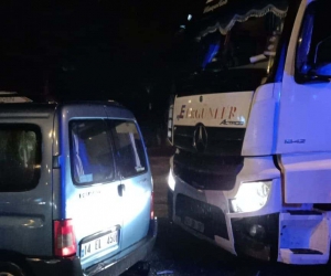 D-100 kara yolunda tır ve hafif ticari araç çarpıştı: 1 yaralı