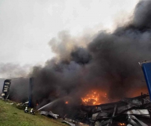 Kocaeli’de lojistik deposunda çıkan yangına 47 araç 130 personelle müdahale sürüyor