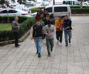 İnsan kaçakçılarının planı ihbarla bozuldu, 8 kaçak göçmen yakalandı