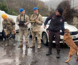 Zonguldak’ta toprak altında kalan anne ve oğlunu arama çalışmaları günün ilk ışıklarıyla yeniden başladı