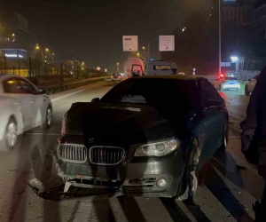 Ters şeritten ilerleyen otomobil tırla çarpıştı: 2 yaralı