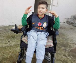 Mert Ali’nin tekerlekli sandalyesinin aküsünü çaldılar