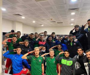 Diyarbekirsporlu futbolcular asker selamı vererek Ali Gaffar Okkan’ı andı