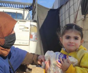 Afrin şehidinin maaşının bir kısmını bağışladığı dernekten İdlib’e yardım