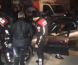 Polisin ‘dur’ ihtarına uymayan araçtaki 4 kişi kovalamaca sonrası yakalandı