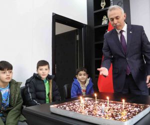 Minik sporcular Başkan Öztürk’ün doğum gününü kutladı