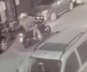Şişli’de 20 saniyede motosiklet hırsızlığı kamerada
