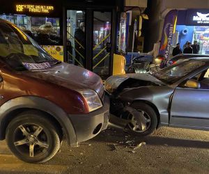 Maltepe’de 2 otomobil kafa kafaya çarpıştı: 1 yaralı