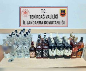 Saray’da şüpheli araçtan 40 şişe sahte alkol ele geçirildi