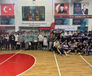 Basketbolda Turgut Özal Anadolu Lisesi şampiyon