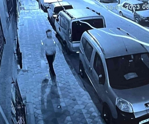 Sultangazi’de tartıştığı komşusunun aracını benzin dökerek böyle yaktı