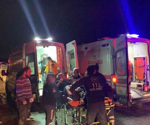 Tekirdağ’da işçi servisiyle kamyonet kafa kafaya çarpıştı: 1 ölü, 20 yaralı