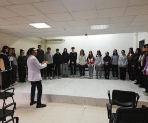 Söğüt Anadolu Lisesi öğrencileri korosu