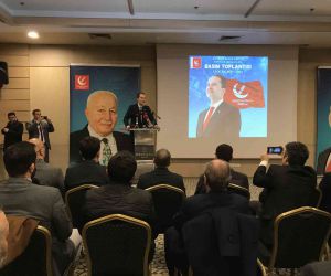 Fatih Erbakan: “6’lı masadan 28 Şubat kokuları geliyor”