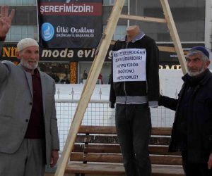 İdam sehpasını kurup Erzincan’ın meydanında maketi astılar