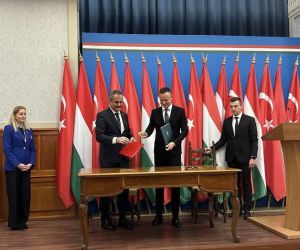 Milli Eğitim Bakanı Özer, Macaristan Dışişleri Bakanı Szijjarto ile görüştü