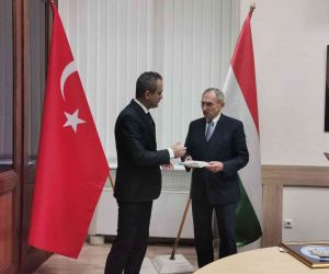 Milli Eğitim Bakanı Özer, Macaristan İçişleri Bakanı Pinter ile görüştü