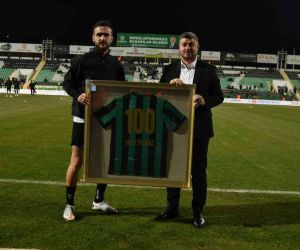 Oğuz Yılmaz, Denizlispor’da 100. maçına çıktı