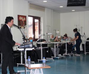 Kütahya Evliya Çelebi Hastanesi’nde kemoterapi hastalarına müzik dinletisi