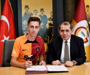 Galatasaray, Özgür Baran Aksaka’nın sözleşmesini 2026’ya kadar uzattı