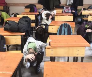 Hisarcık Şehitler Ortaokulu’nda deprem tahliye tatbikatı