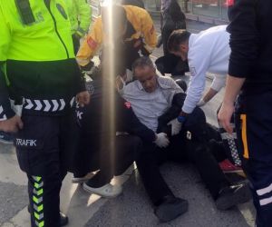 Fatih’te motosikletin çarptığı turist yaralandı