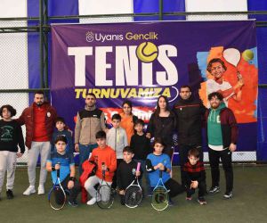 ’Uyanış Gençlik’ tenis turnuvası başladı